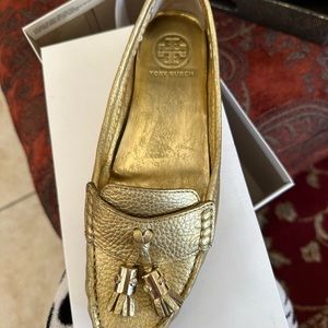 Beautiful Tory Burch moccasins with tassels.They are in very good condition.